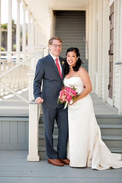 Modern and glamorous in Amy Kuschel's Embrace II wedding dress. Photography: Vero Suh Photography.
