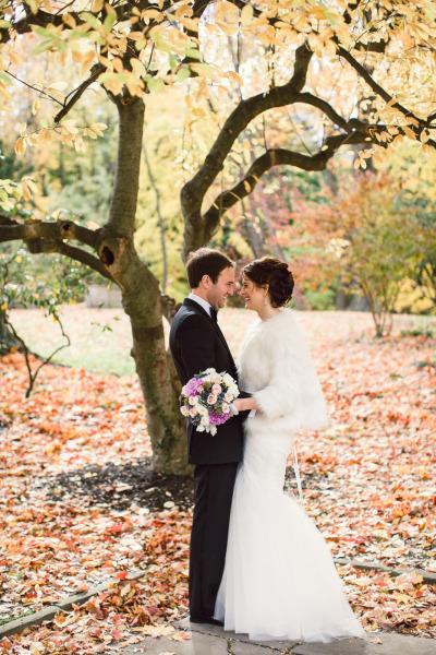 Congratulations, Danielle & Austin! Bride wears Amy Kuschel's Viva wedding dress. Photo credit: Lauren Gabrielle Photography.
