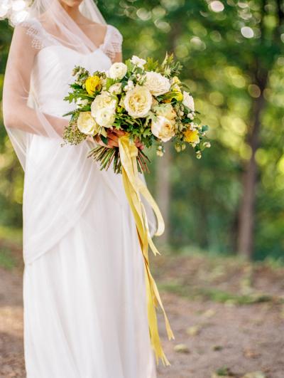 Hemingway, an Amy Kuschel wedding dress, styled for a romantic photo shoot at Dundurn Castle. As seen on Grey Likes Weddings. Tara McMullen Photography.