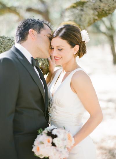 Erin is glamorous in Belvedere, a vintage inspired wedding dress by Amy Kuschel. Photography by KT Merry Photography.
