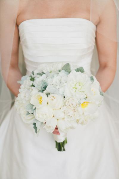 Dramatic and elegant in Amy Kuschel's Moda wedding dress. Photography: onelove Photography.