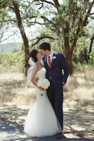 The bride dazzles in Amy Kuschel's dramatic trumpet wedding dress Viva. Photography: Ben Blood Photography. As seen in 7x7.