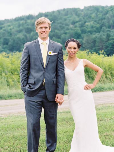 Charming Vermont nuptials. Bride wears Amy Kuschel's Amelia wedding dress. Photography: Jessica Garmon.