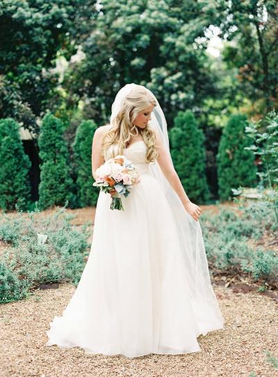 Romance in Emma. Photography: Allison Kuhn Photography.