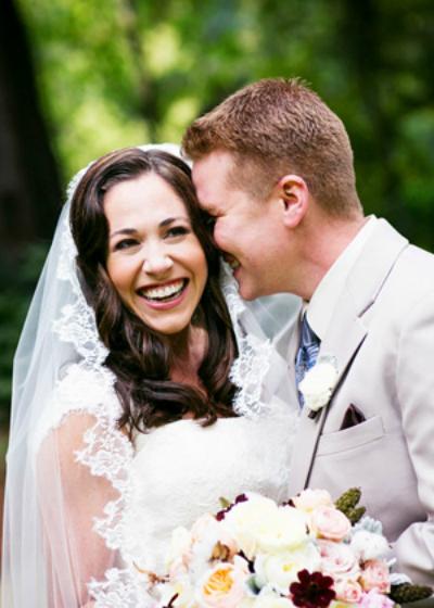 Melisa wears Amy Kuschel's French Chantilly simple fingertip veil. Photography: Janae Shields Photography.